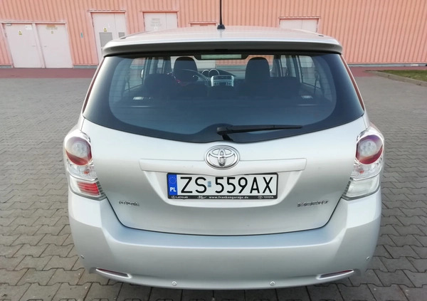 Toyota Verso cena 19000 przebieg: 284000, rok produkcji 2010 z Szczecin małe 46